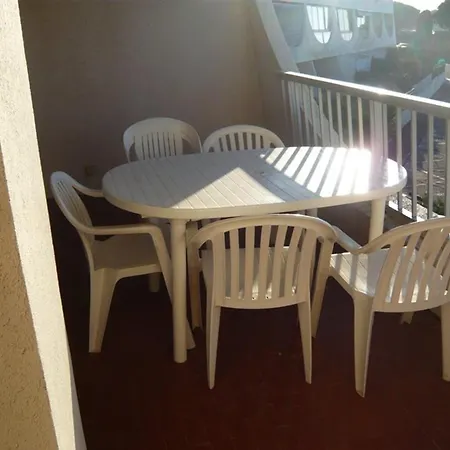 2 Pieces Avec Terrasse Et Garage A Port Camargue - Fr-1-731-150
